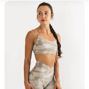 Alphalete Surface Limitless Sports Bra